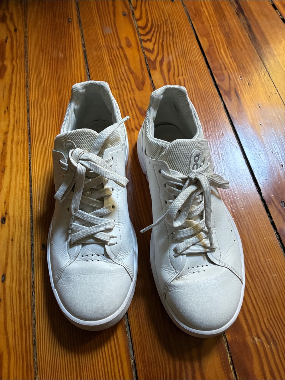 The Roger On Running Sneakers